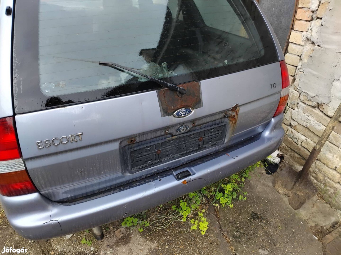 Ford escort eladó alkatrészek