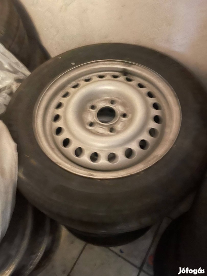 Ford felni nyári gumival 195/65 15