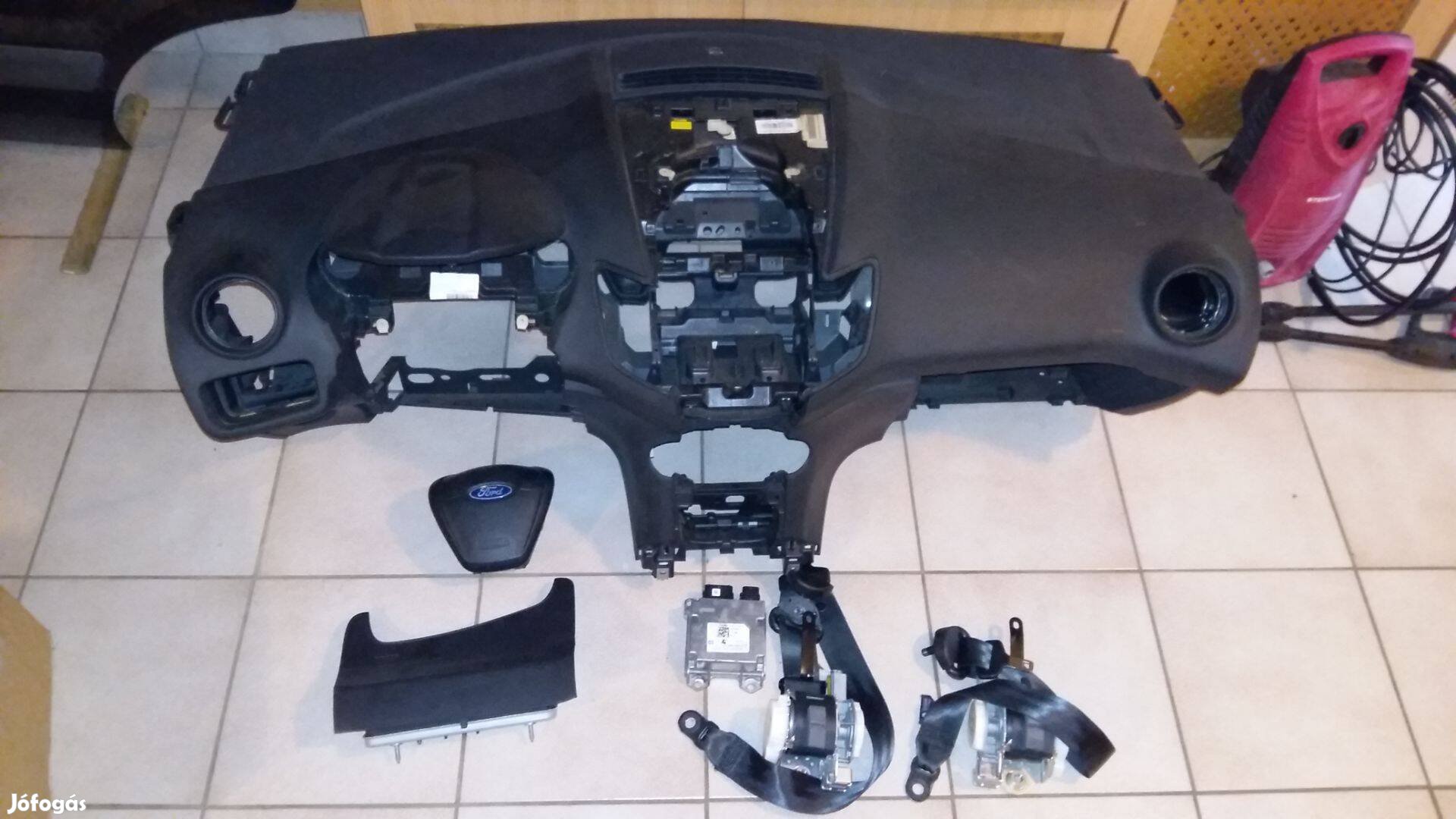 Ford fiesta 2016 évj. komplett légzsákszett. Nagyon szép állapotban!
