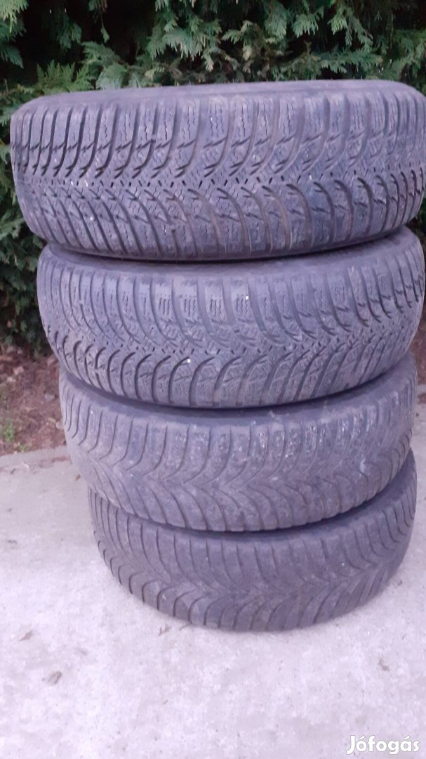 Ford fiesta lemezfelni téli gumival 