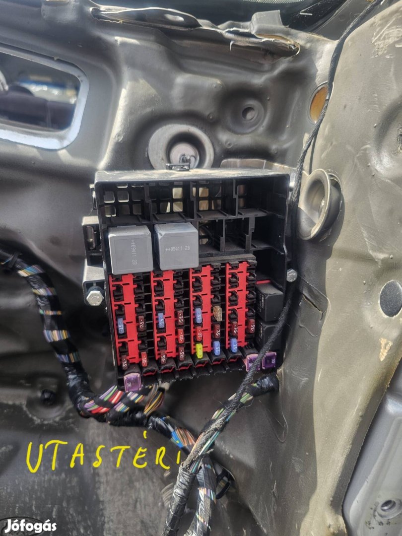 Ford fiesta mk6 utastéri biztosíték tábla 8000