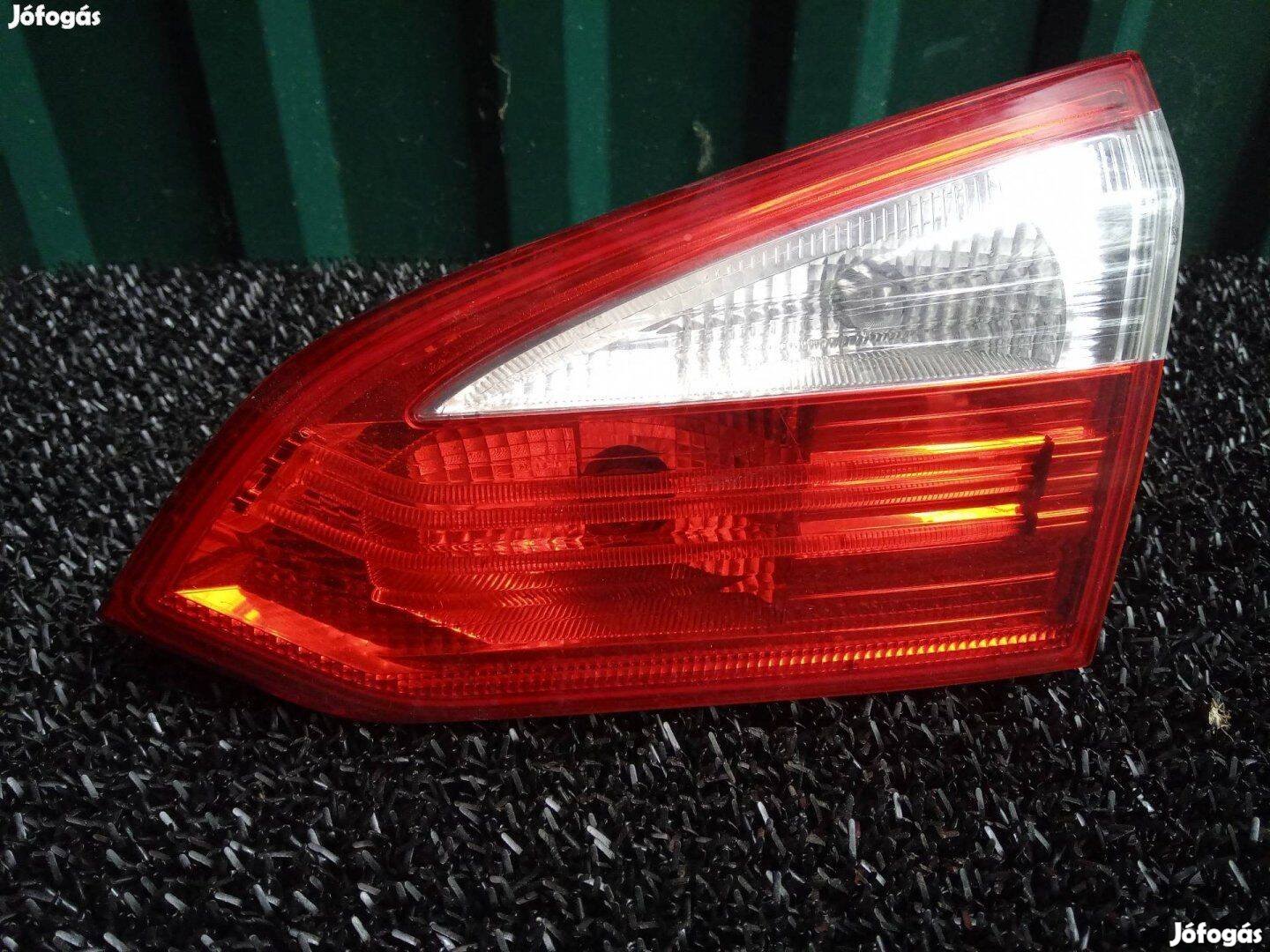 Ford focus MK3 kombi jobb hátsó lámpa csomagtérajtó LED