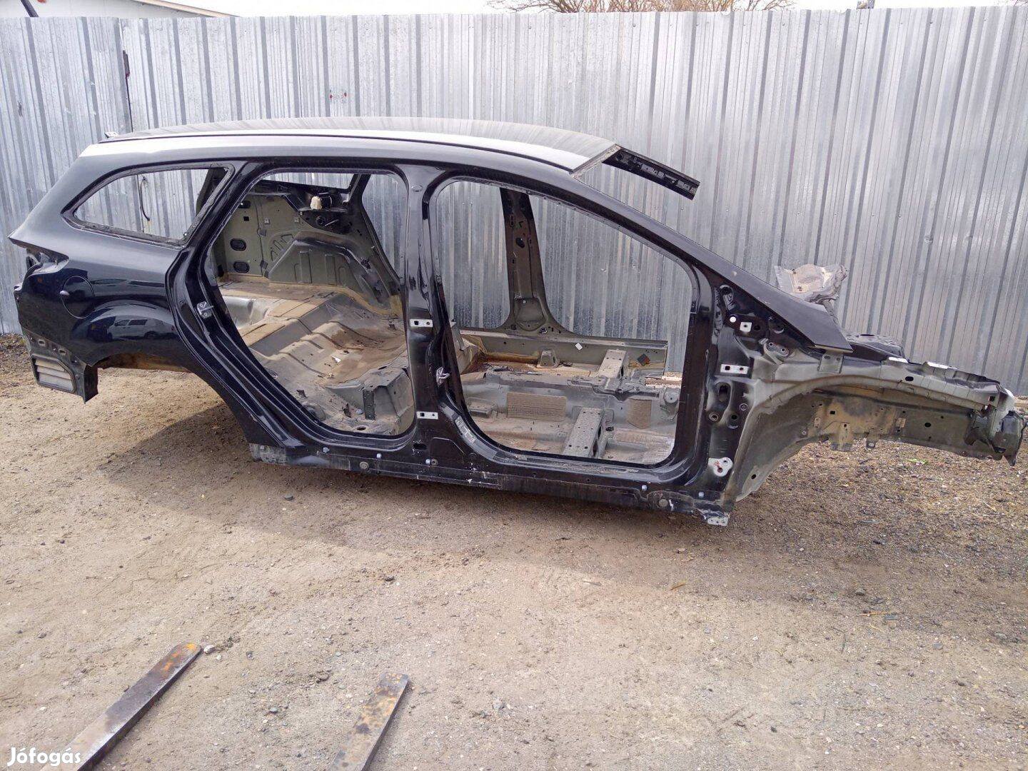 Ford focus MK3 kombi tető