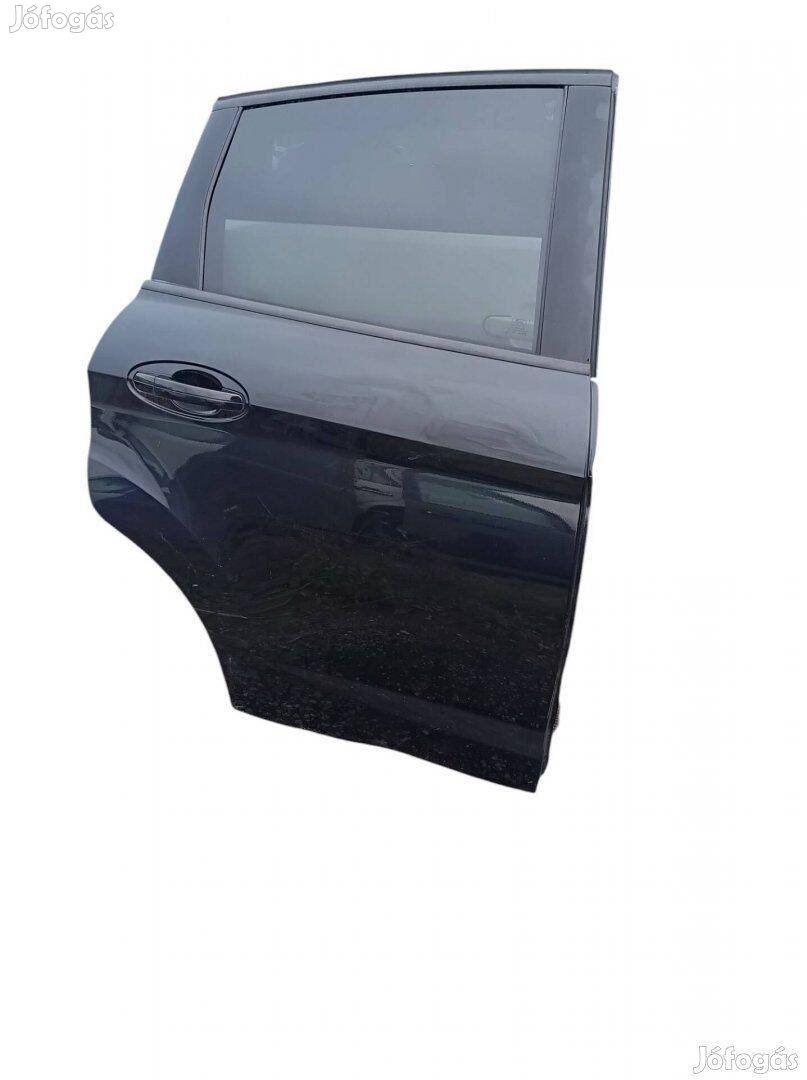 Ford focus c-max jobb hátsó ajtó enyhén sérült