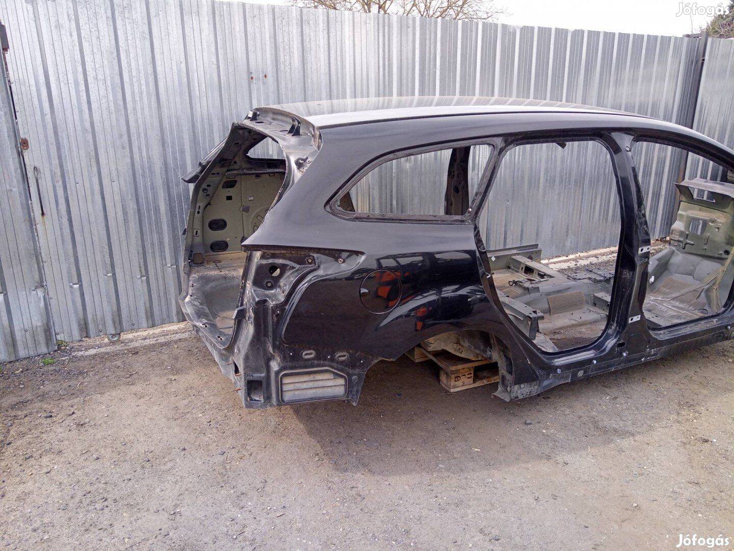 Ford focus kombi jobb hátsó sárvédő negyed