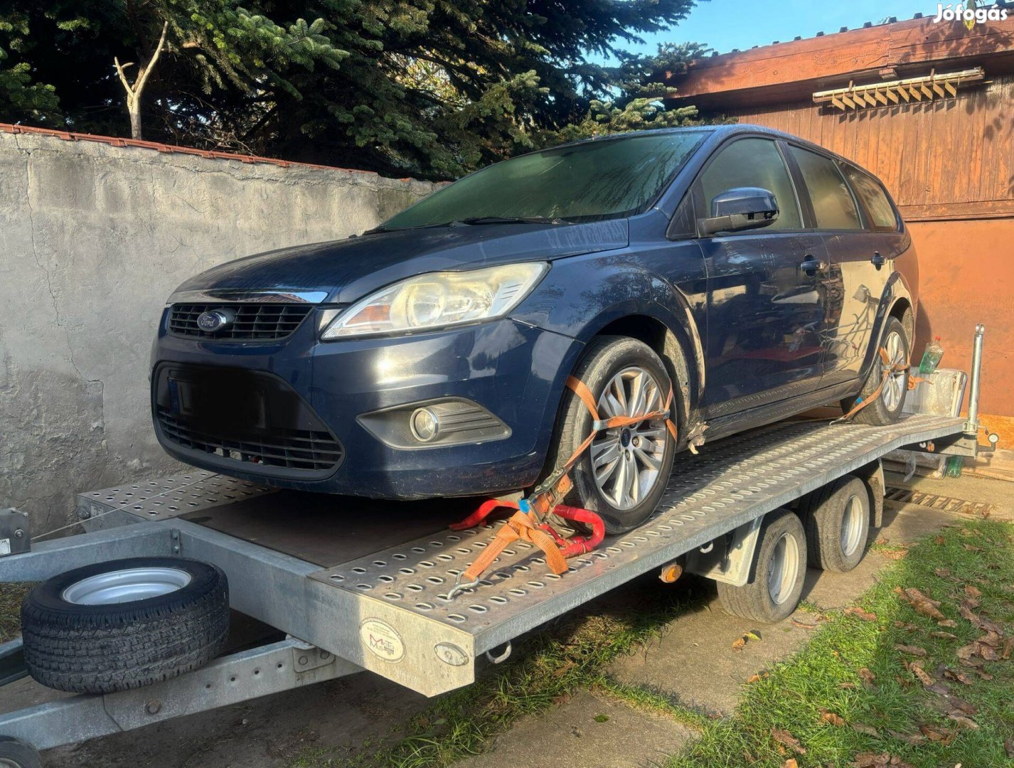 Ford focus mk2,5 2010 facelift géptető R8 színkód hibátlan állapotban