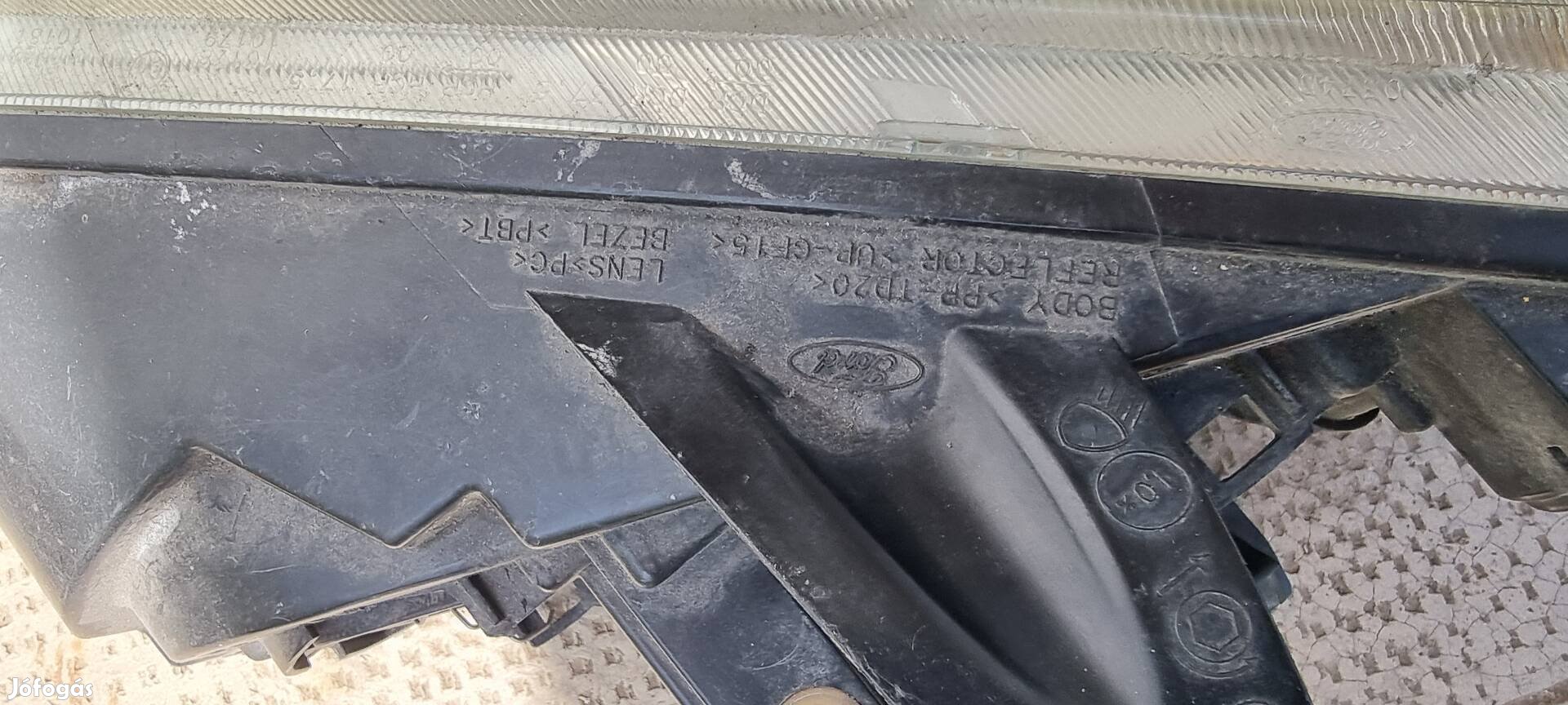 Ford focus mk2 első fényszórók eladók 