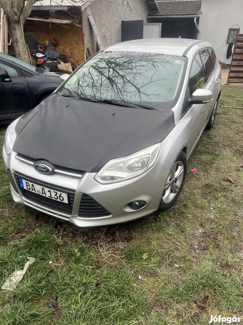 Ford focus mk3 motorháztető