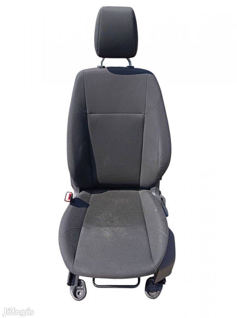 Ford focus mk3 ülés facelift fekete