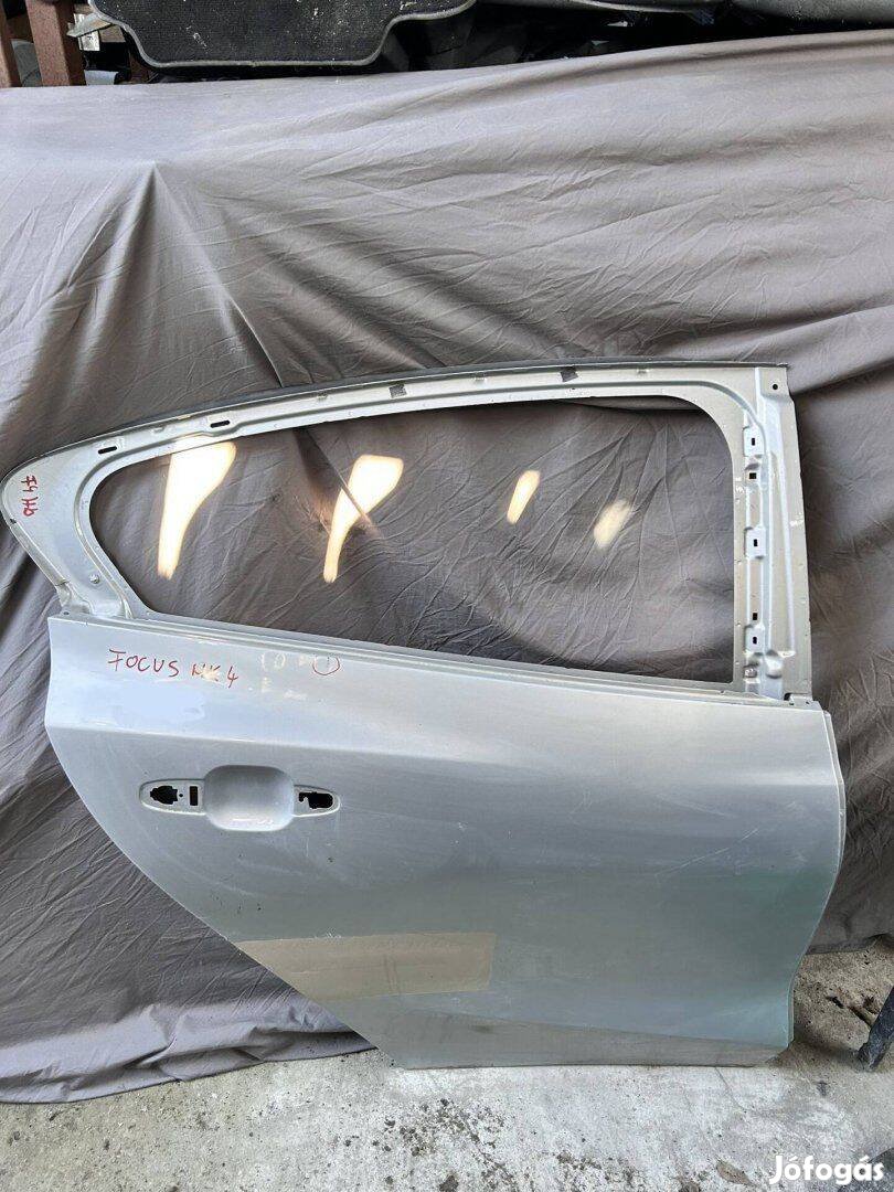 Ford focus mk4 5 ajtós / sedan jobb hátsó ajtó javított