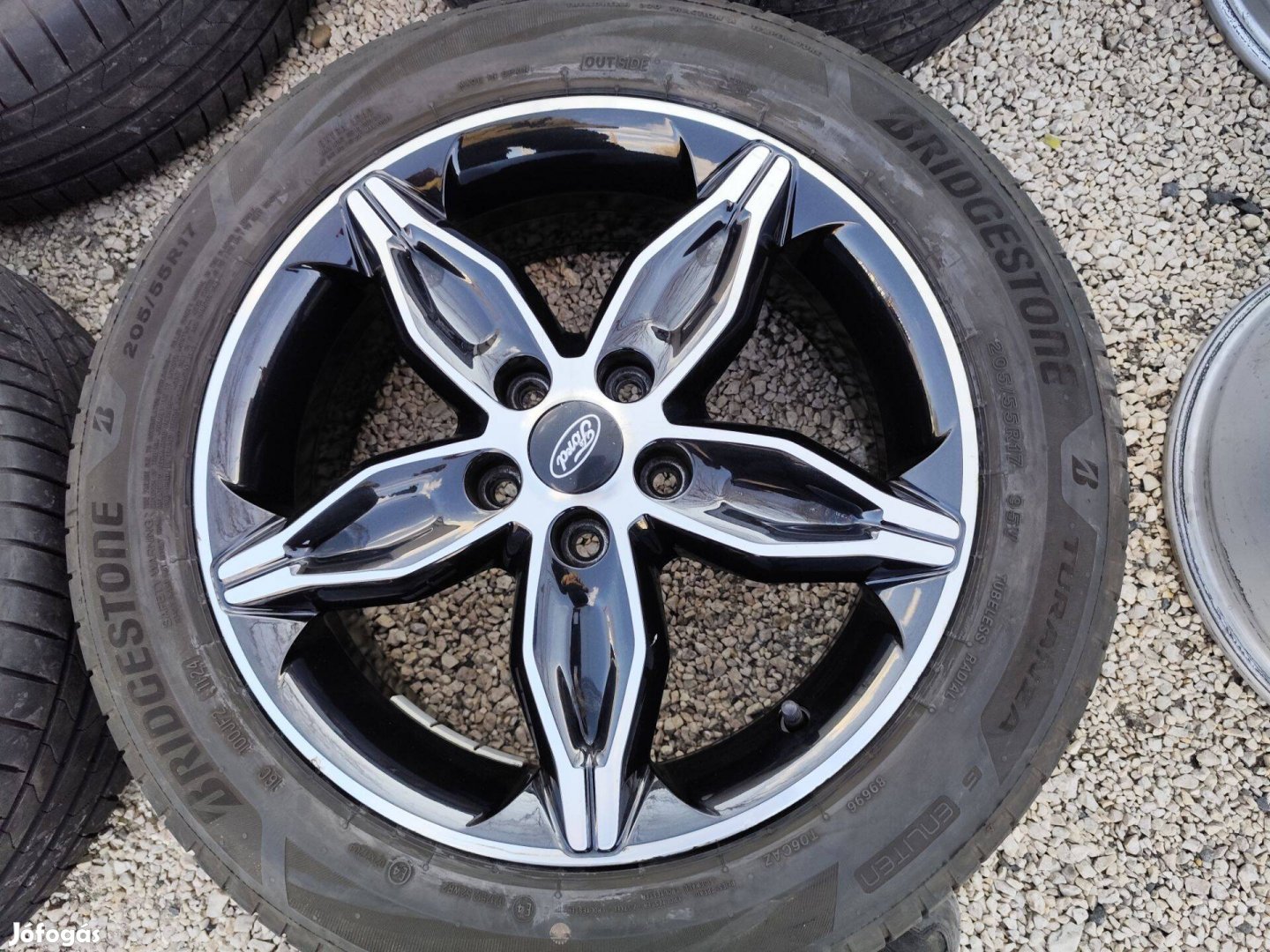 Ford focus tourneo connect courier gyári alufelni 5x108 17"