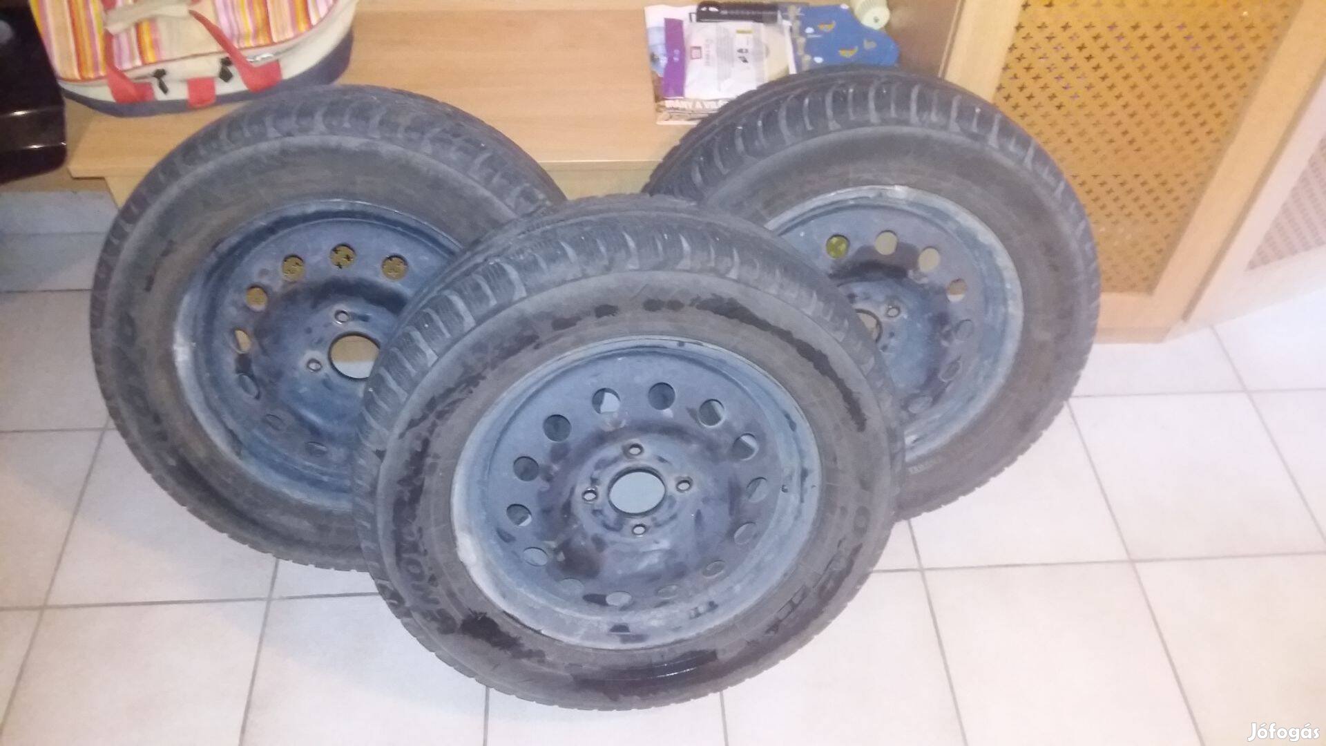Ford fusion téligumi gyári felnire szerelve ET 52.5 3db. Újszerű gumi