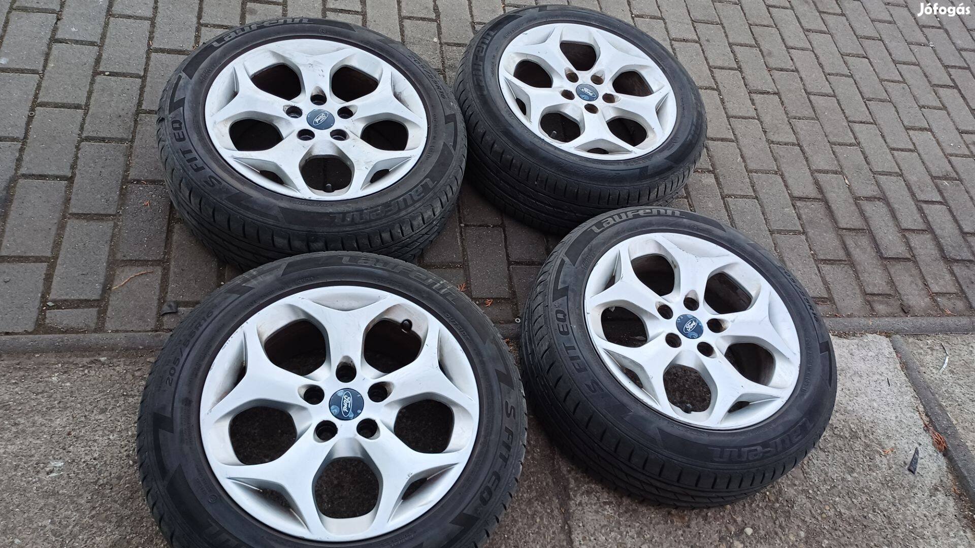 Ford gyári 16"-os alufelni garnitúra 205/55R16 nyárigumikkal eladó