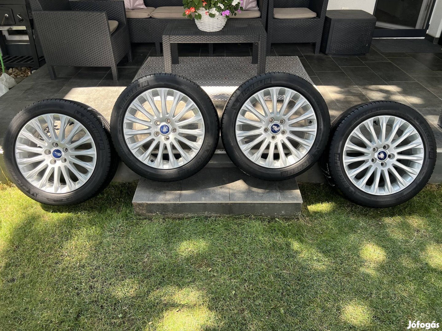 Ford gyári újszerű 17" alufelni eladó.