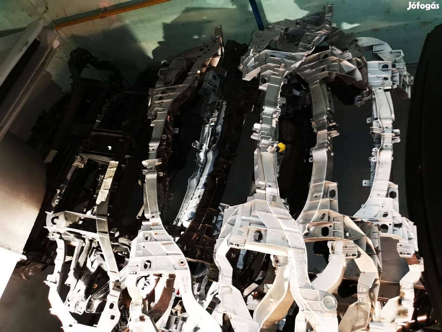 Ford homlokfal / zárhíd több modellhez