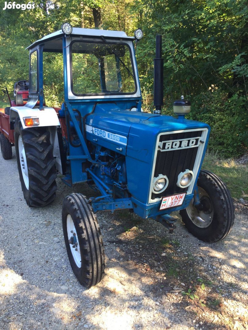 Ford kistraktor pótkocsival