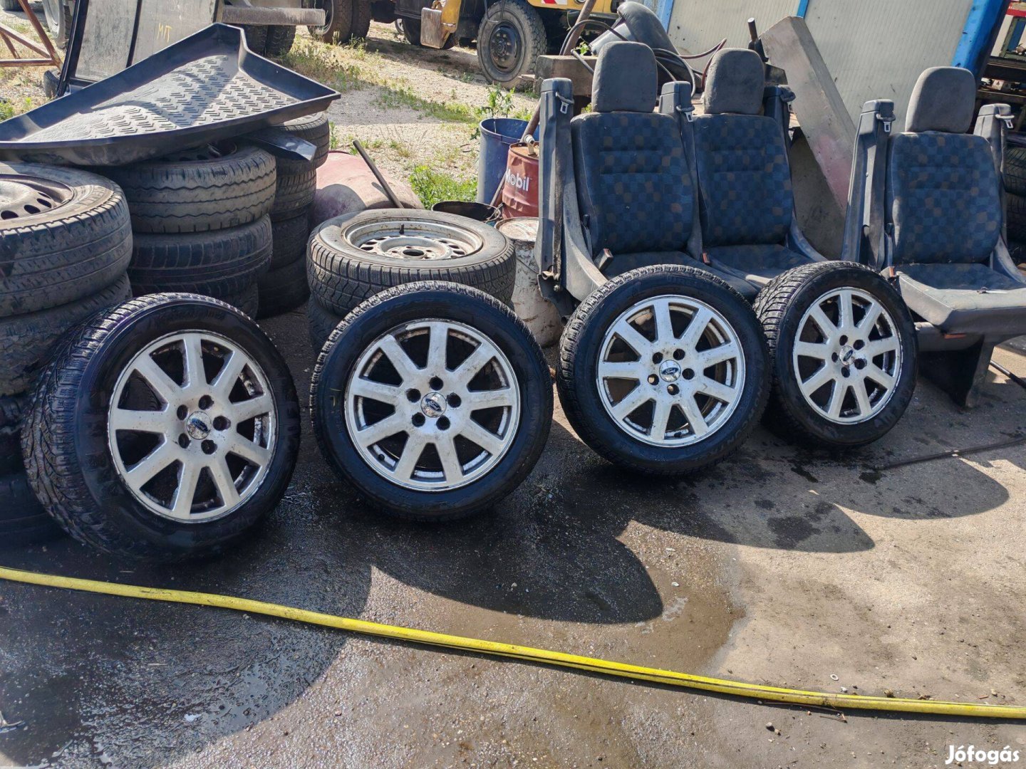 Ford könnyűfém felni 205/55R16 téli gumival