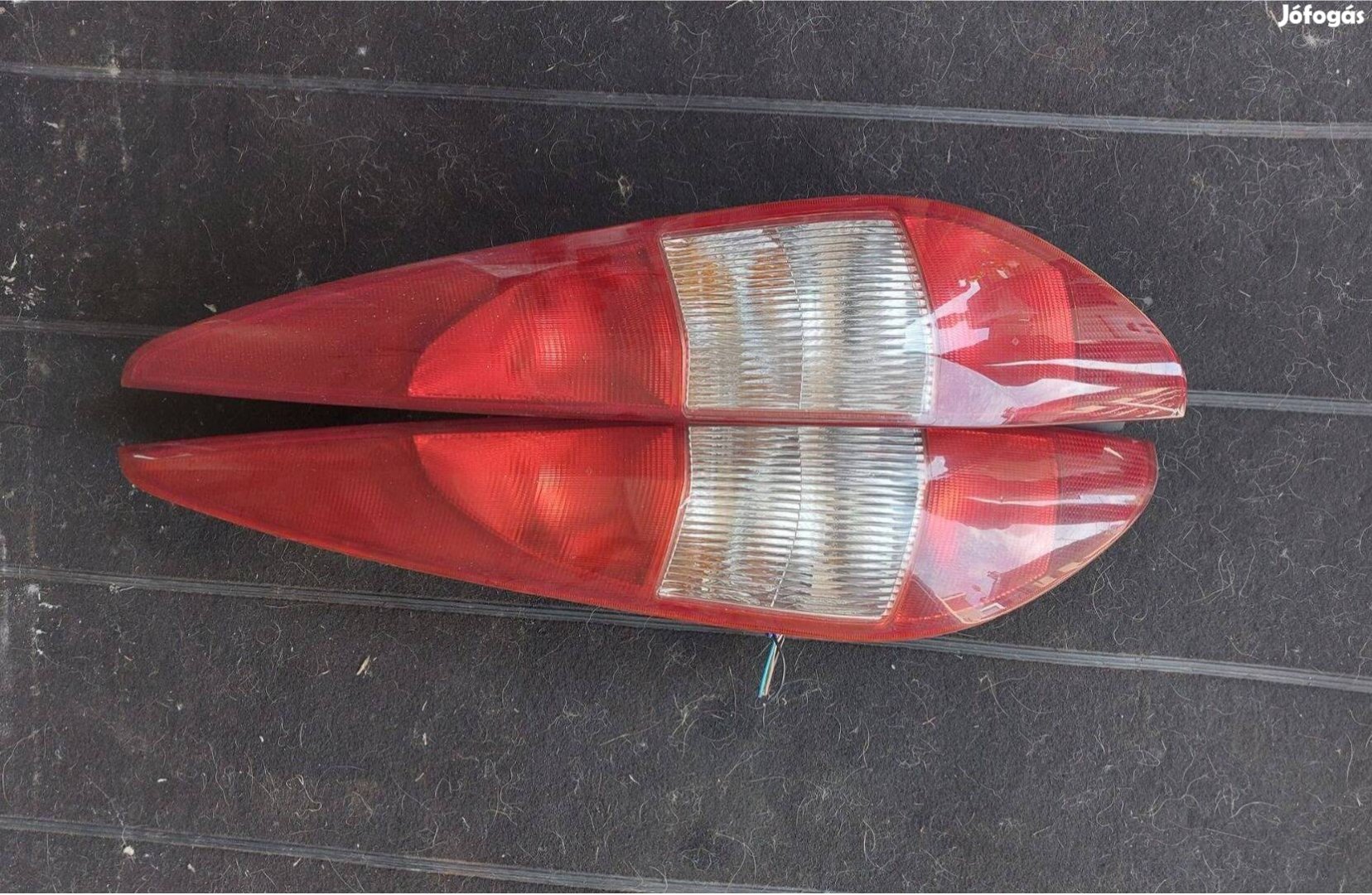 Ford mondeo mk3 kombi hátsó lámpa