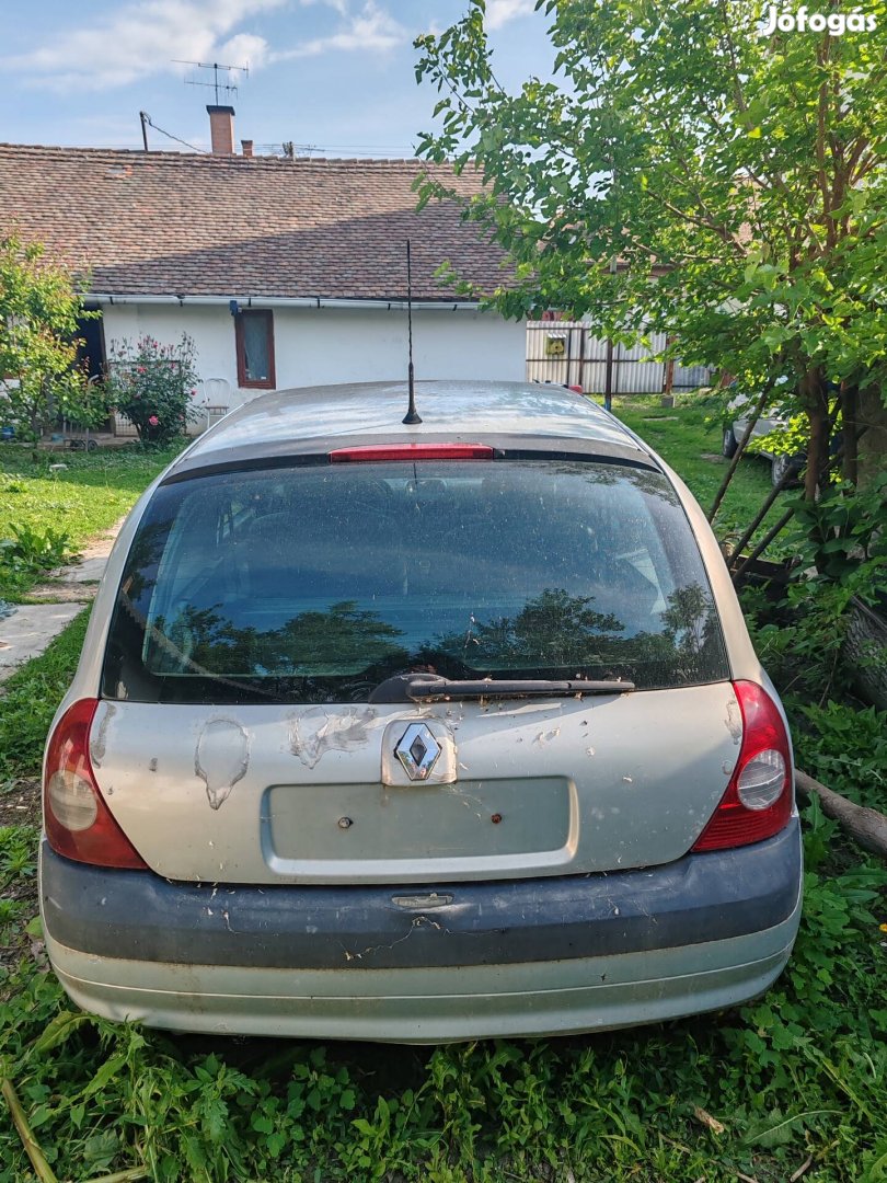 Forgalomból kivonat Renault Clio
