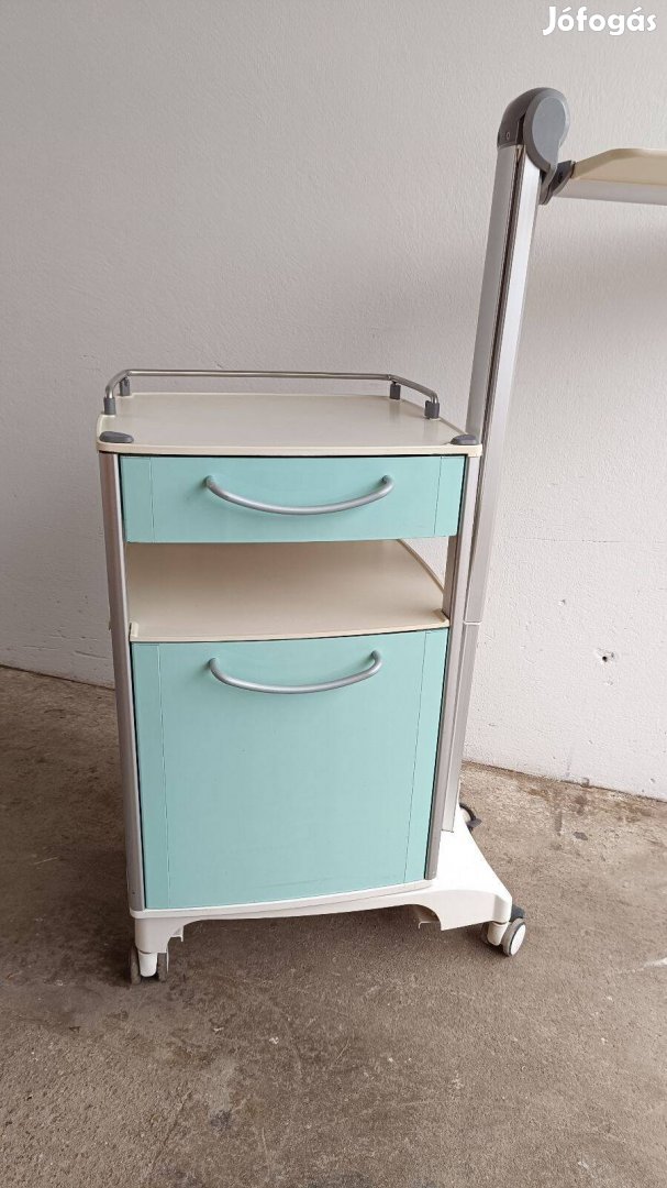 Forgatható Éjjeliszekrény betegágy mellé - kihajtható asztallappal