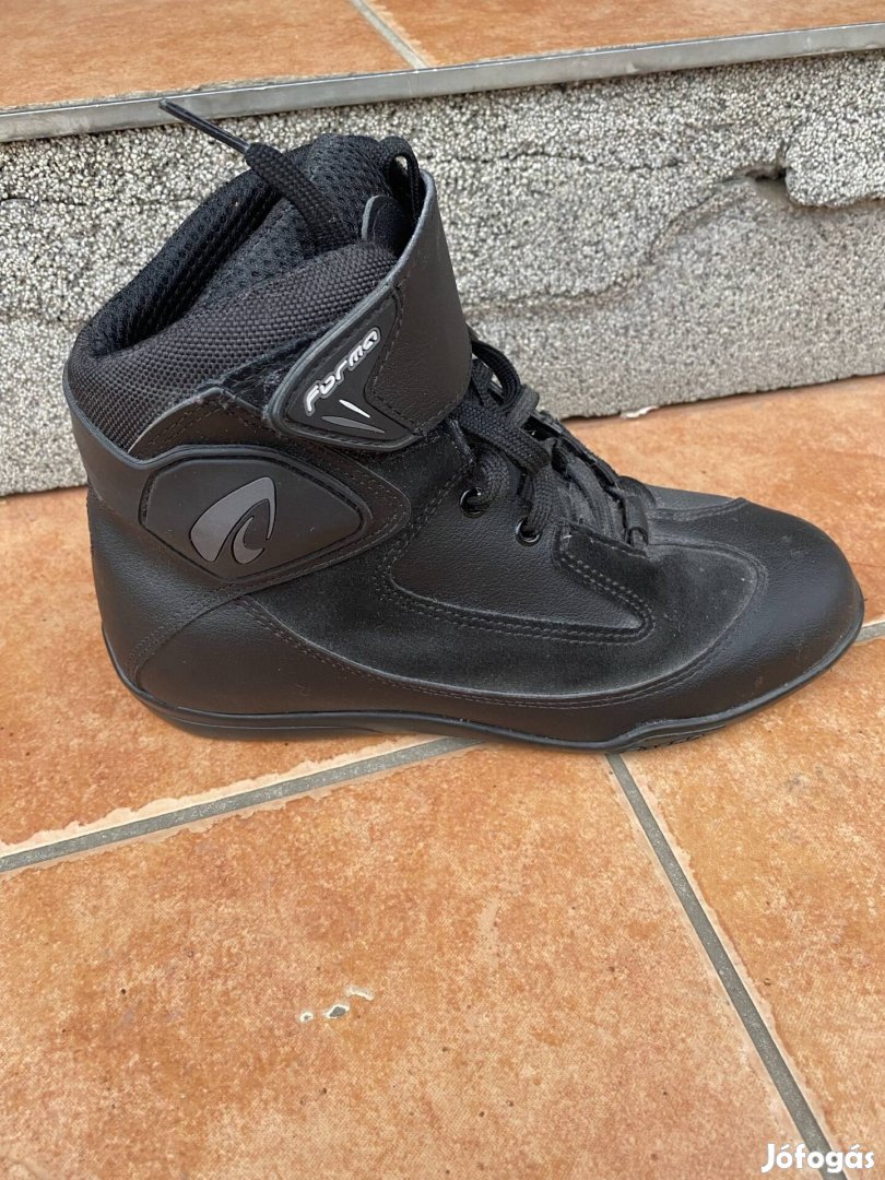 Forma motoros cipő 39-es