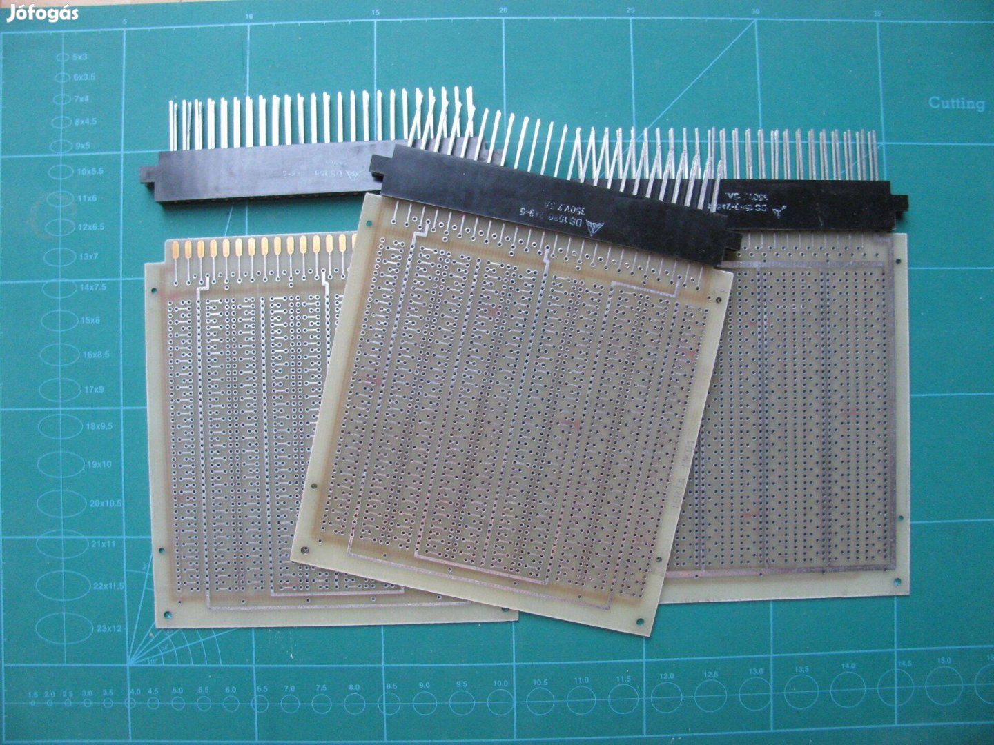 Forrasztható, kétoldalas, lyukgalvánozott próbapanel, csatlakozóval