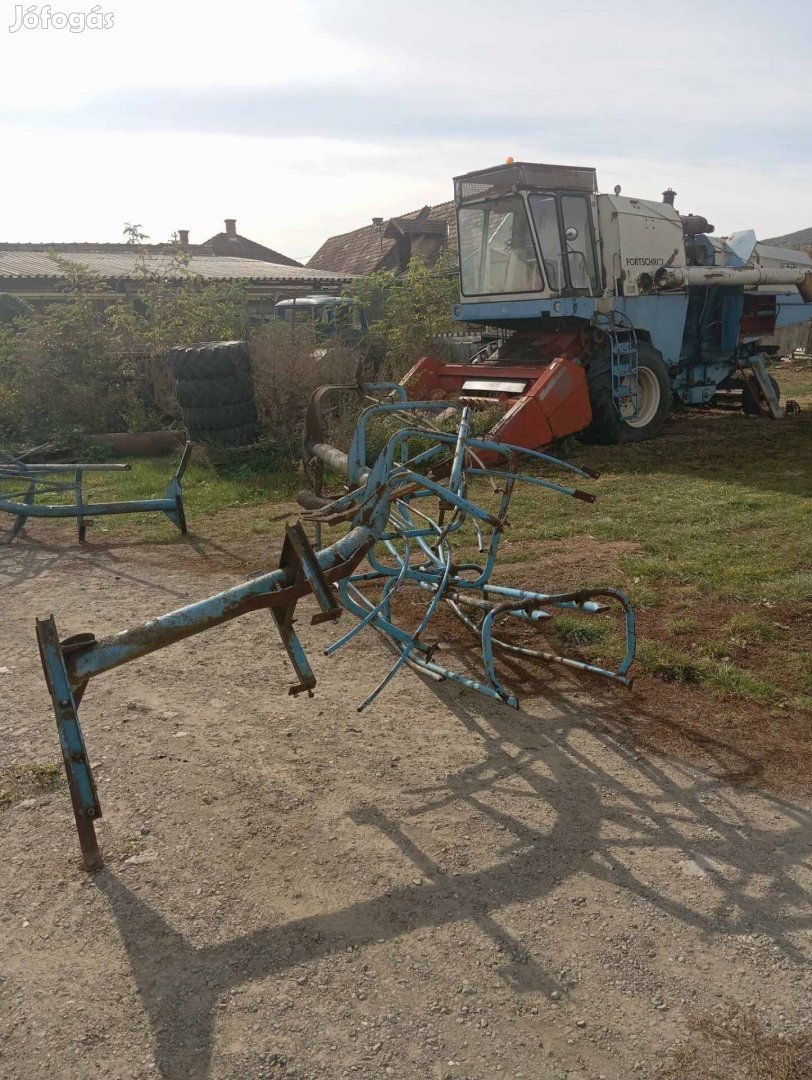 Fortschritt k- 453 bálázó bála felhordó