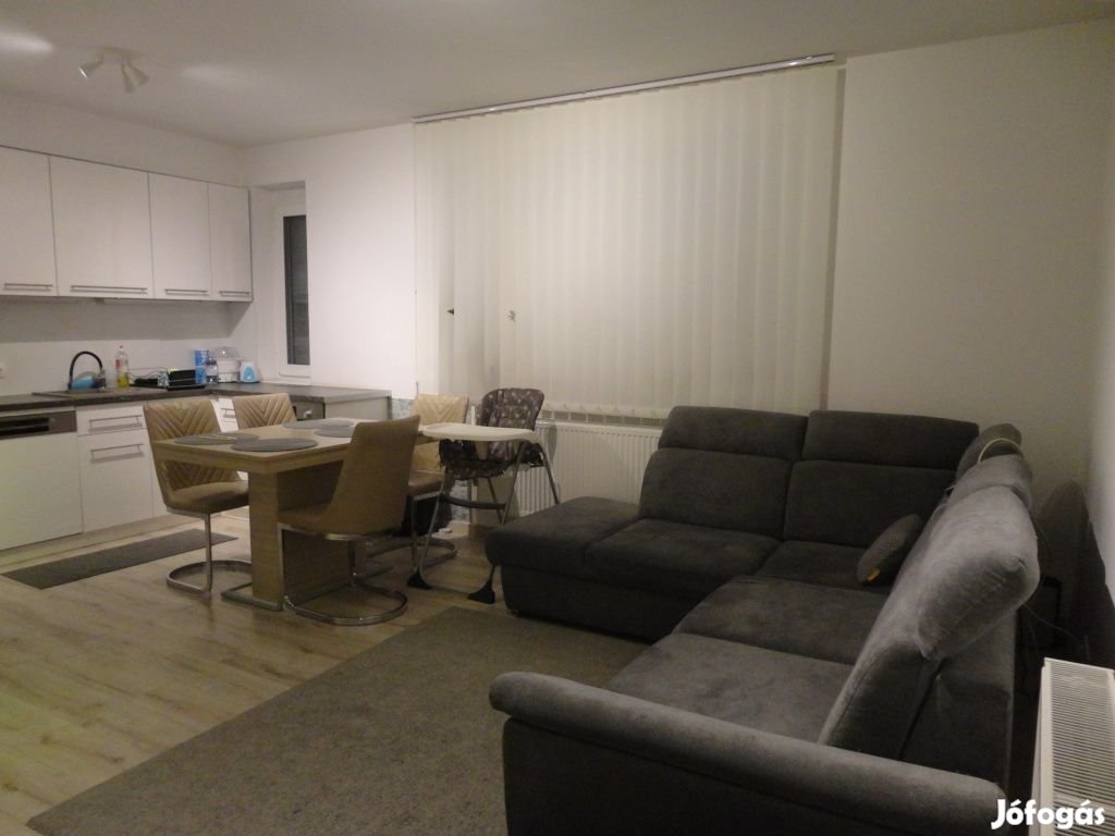 Fót, Dózsa Gy. út, 63 m2-es, földszinti, társasházi lakás, 3 szobás