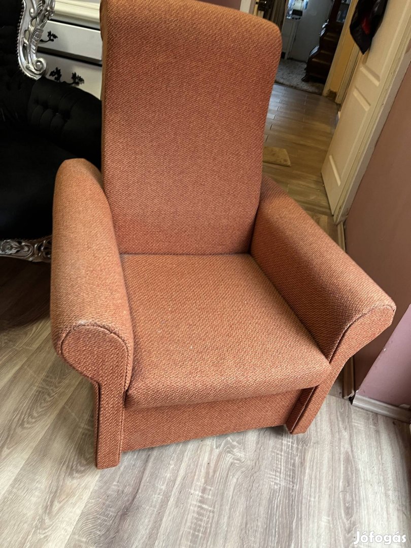 Fotel 15000 ft eladó bp.17 ker