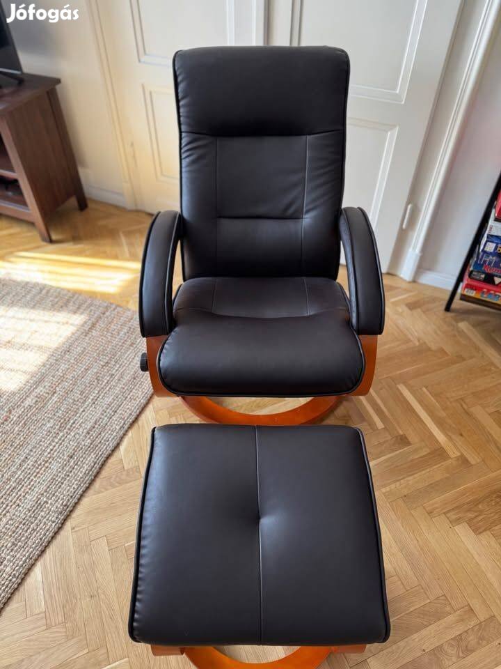 Fotel lábzsámollyal