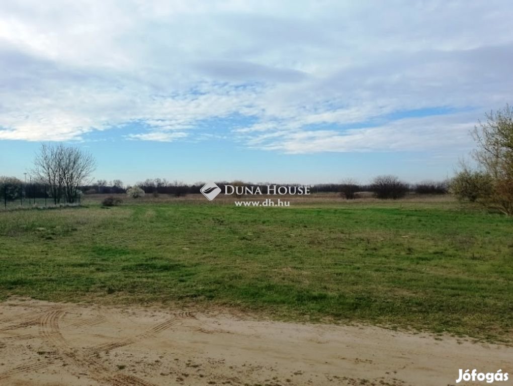 Fóti eladó 1379 nm-es telek