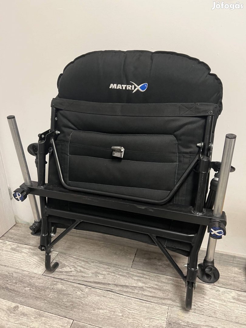 Fox Matrix Deluxe Accessory Feeder szék
