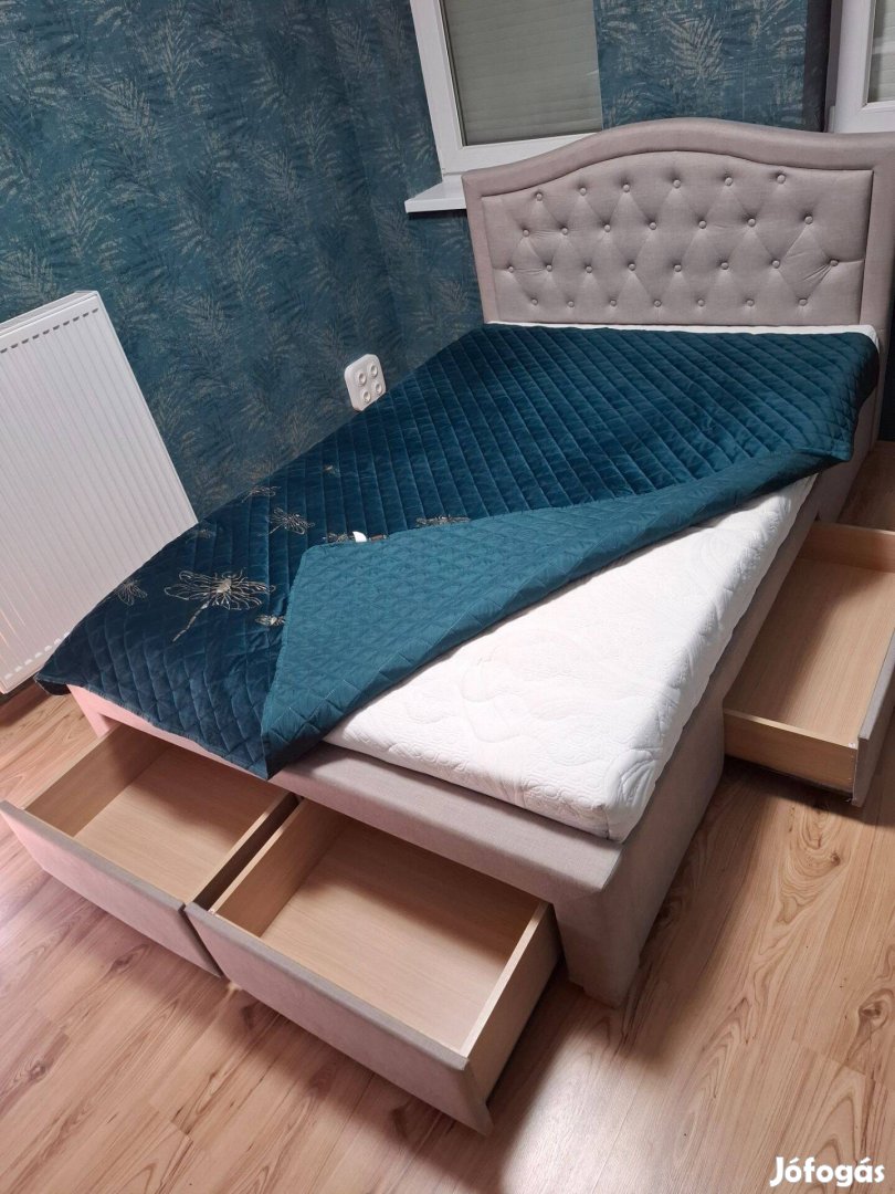 Francia ágy matraccal