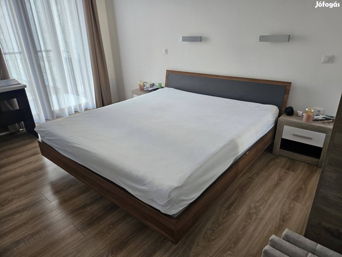 Franciaágy 180x200cm, keretmatracágyrácséjjeliszekrény