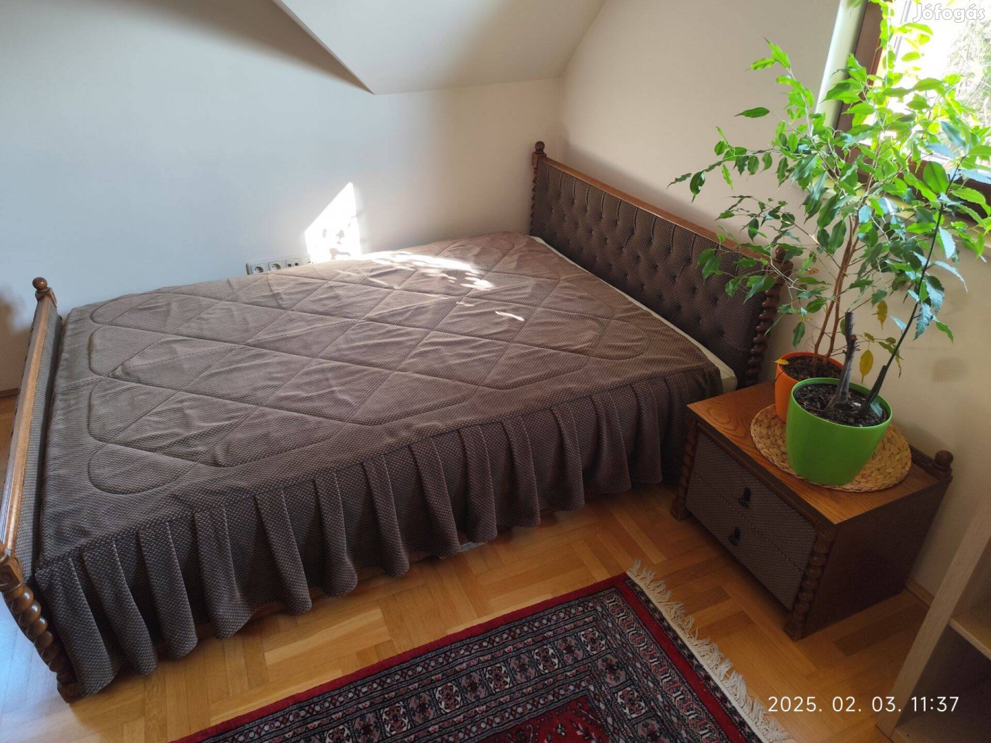 Franciaágy + 2 éjjeli szekrény (kolonial stílus)