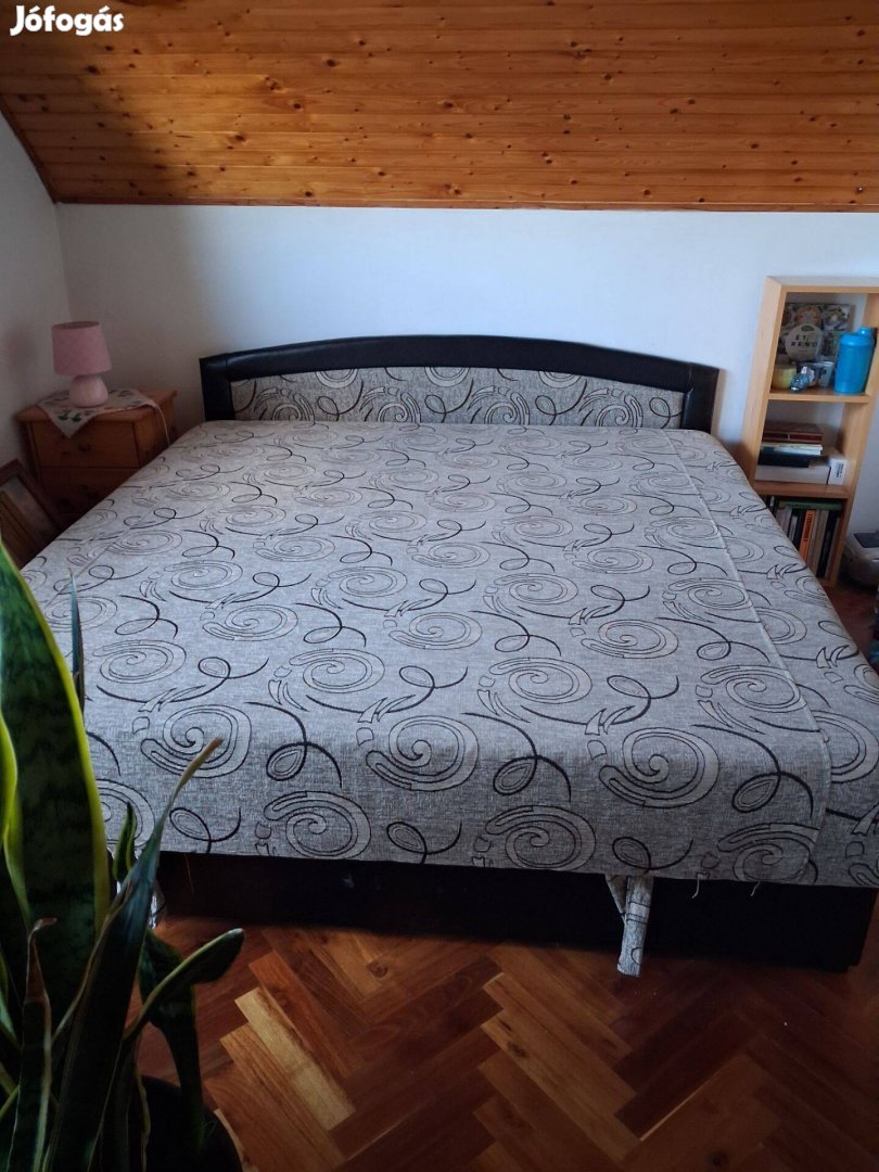 Franciaágy ágyneműtartóval