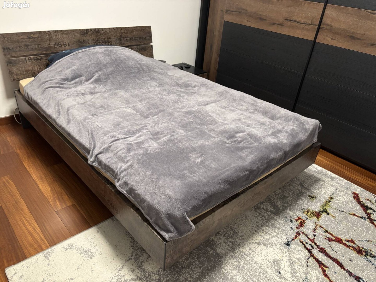 Franciaágy ágyráccsal és matraccal