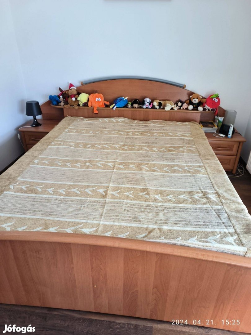 Franciaágy éjjeli szekrénnyel,ágyneműtartóval