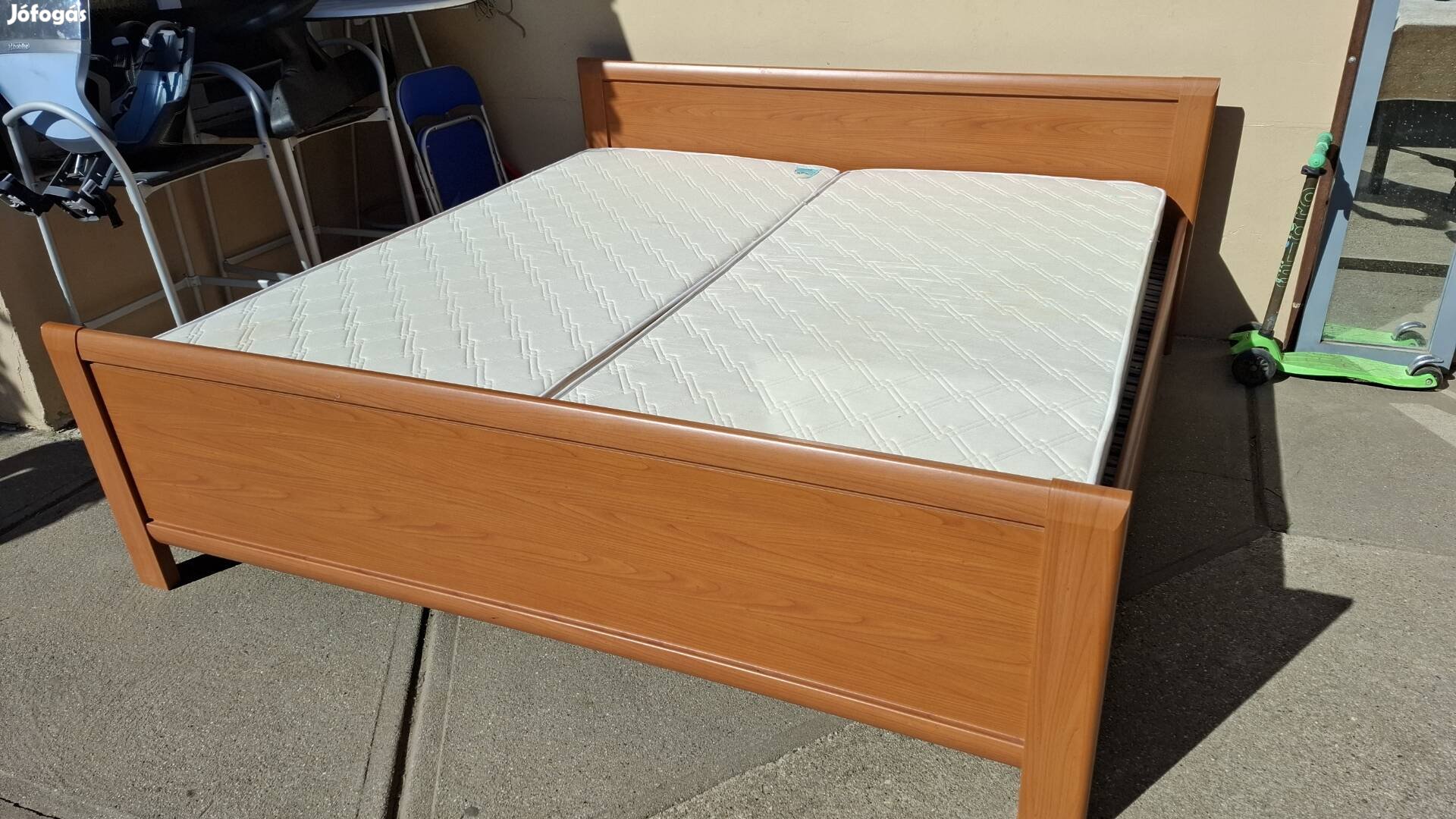 Franciaágy keret, 200cm x 200cm.