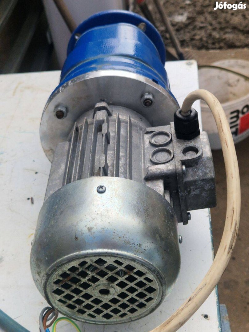 Frekvencia váltó és hajtómüves 3 fázisú motor,egyben eladó