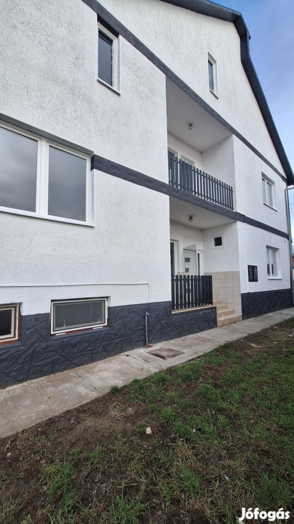 Frekventált helyen Boldogon eladó egy 200nm-es 3 szintes családi ház,