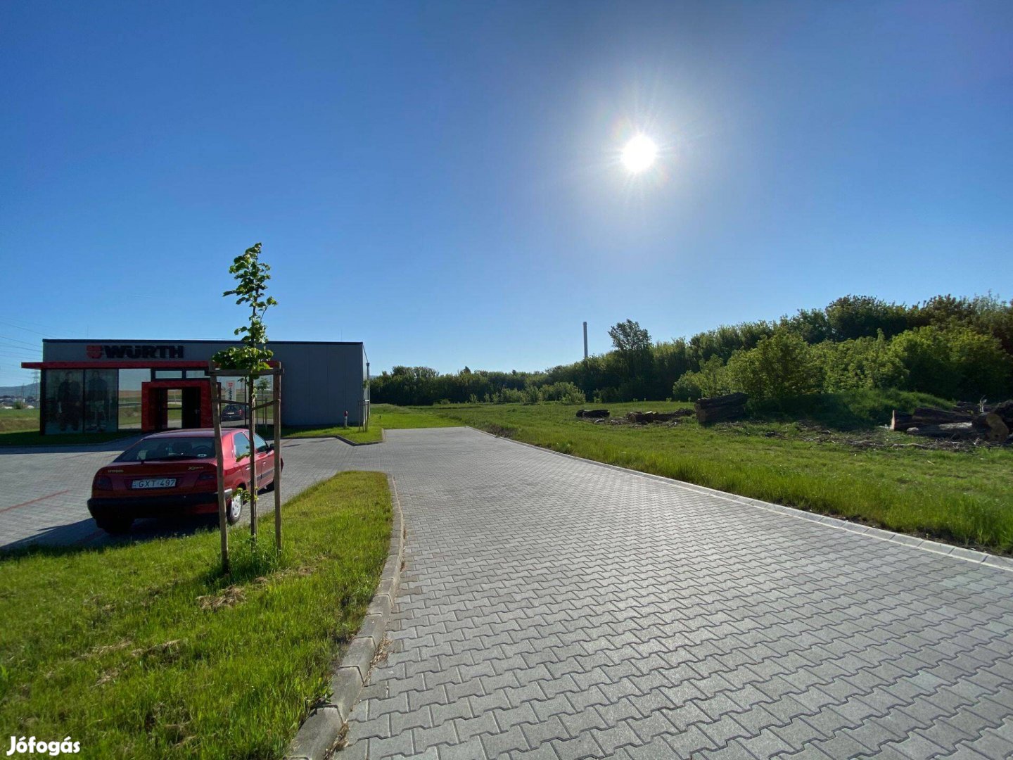 Frekventált helyen beépíthető terület!