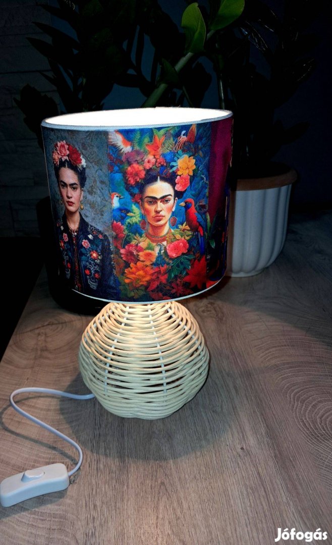 Frida Kahlo mintás éjjeli lámpa