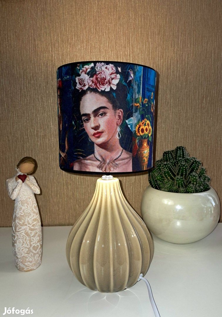 Frida Kahlo mintás éjjeli lámpa