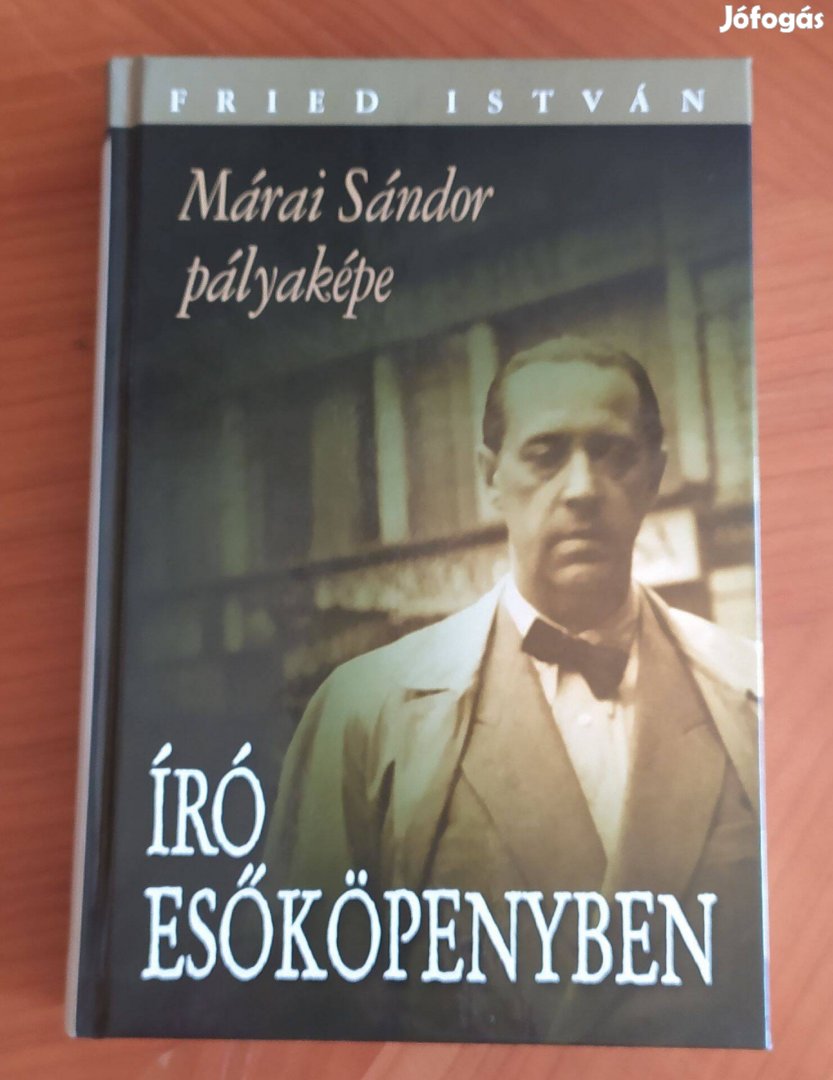 Fried István: Márai Sándor pályaképe - Író esőköpenyben