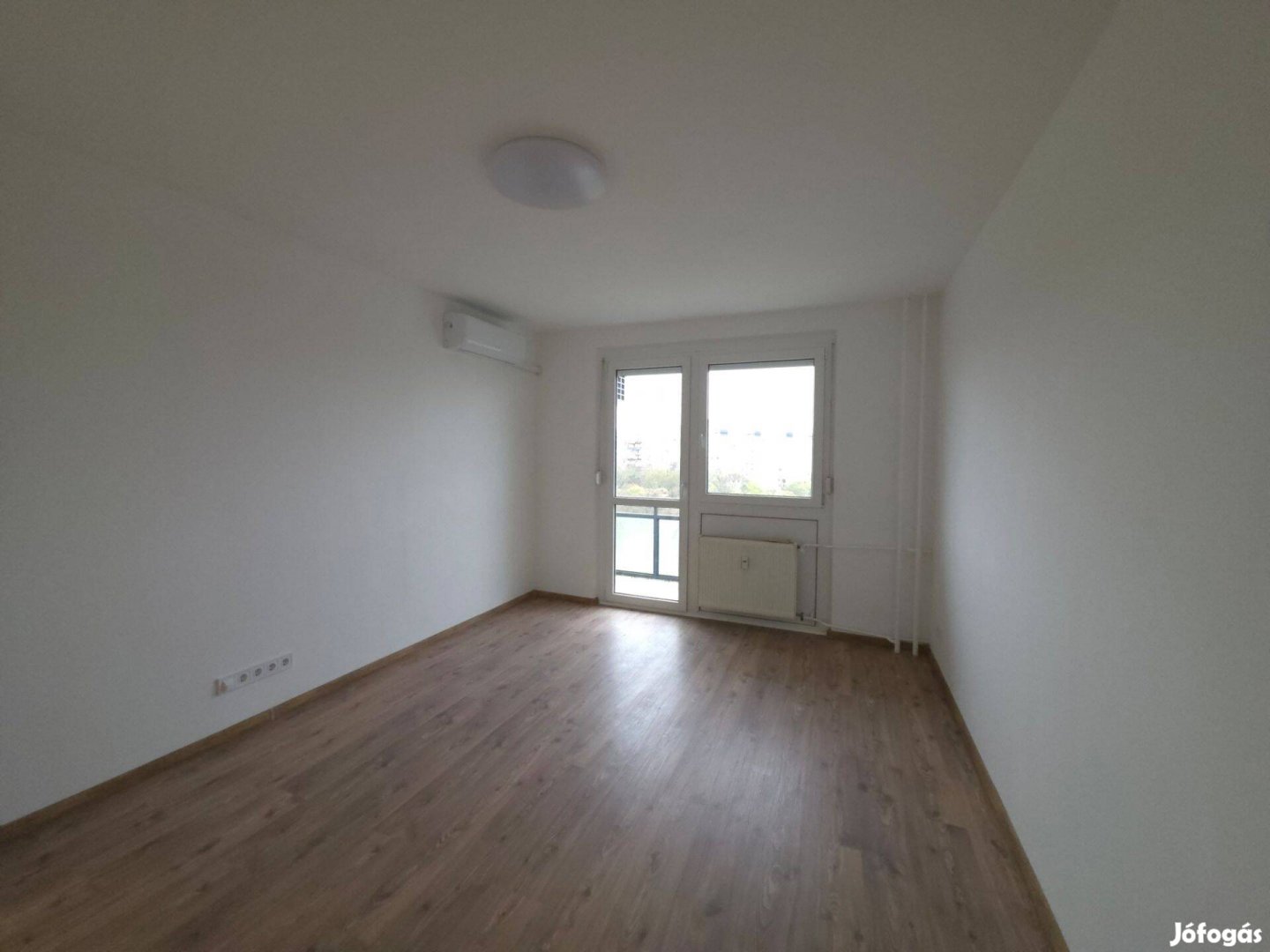 Frissen felújított, erkélyes, nyugati fekvésű, klímás lakás