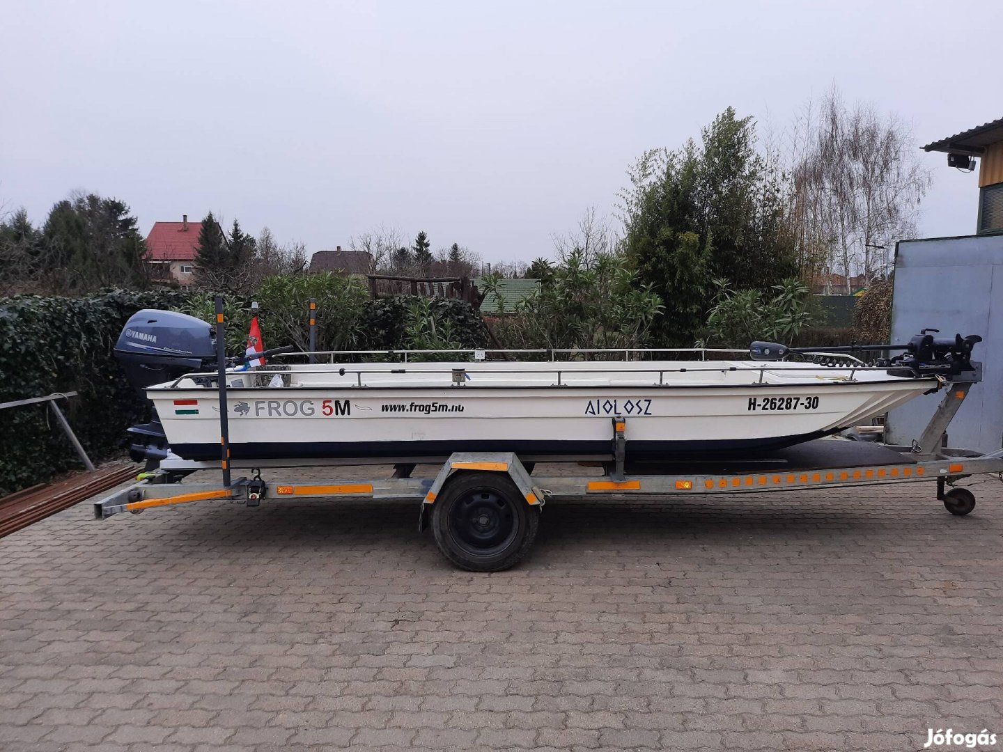 Frog 5m katamarán hajó  utánfutóval.
