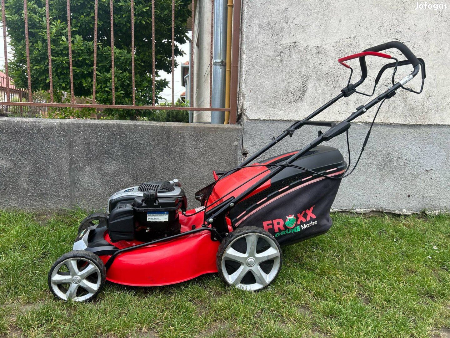 Froxx Benzines Fűnyíró Önjáró (Briggs&Stratton benzinmotor)