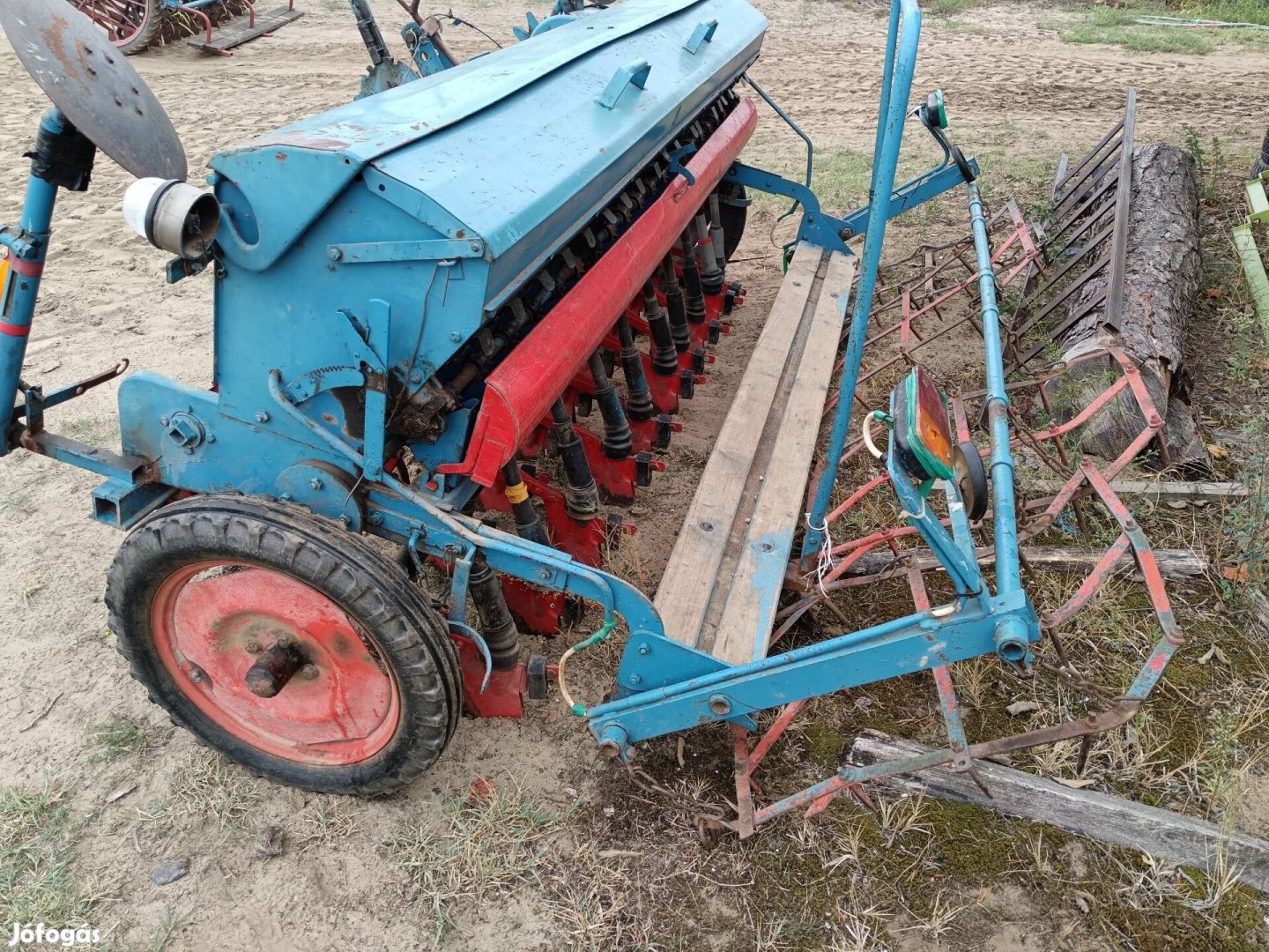 Függesztett , gabona vetőgép 