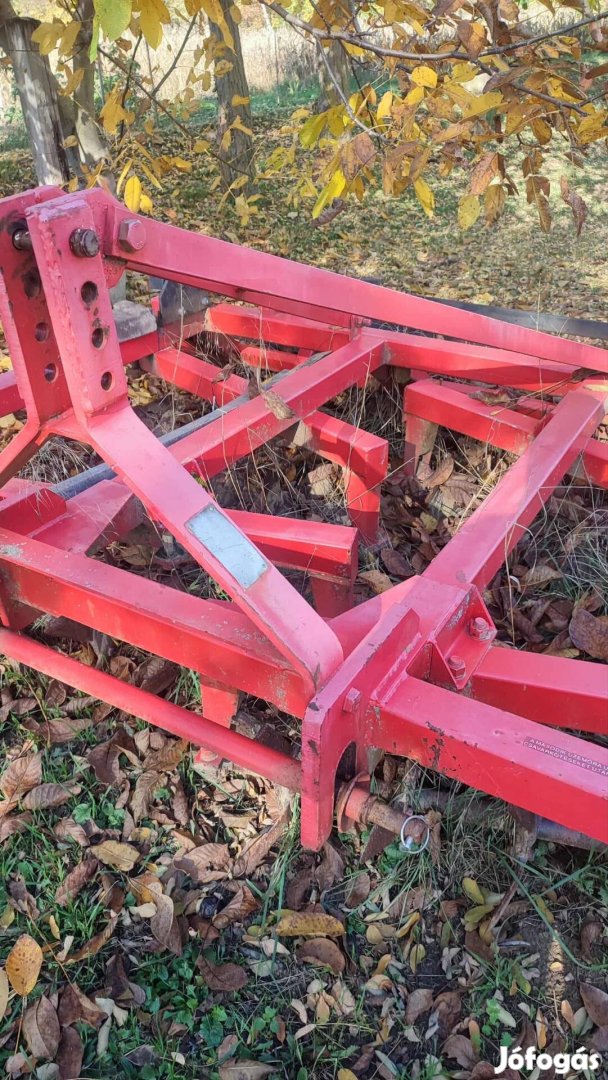 Függesztett ásó borona 